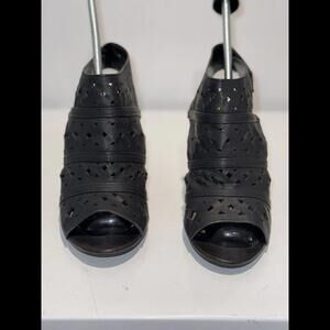 Womens Heart In D Size 8 Black Medium Heels Open Toes